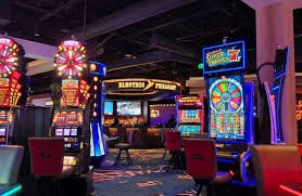 Kontrol taruhan yang mudah diakses Kontrol taruhan dan tombol putar pada antarmuka Mesin Arcade